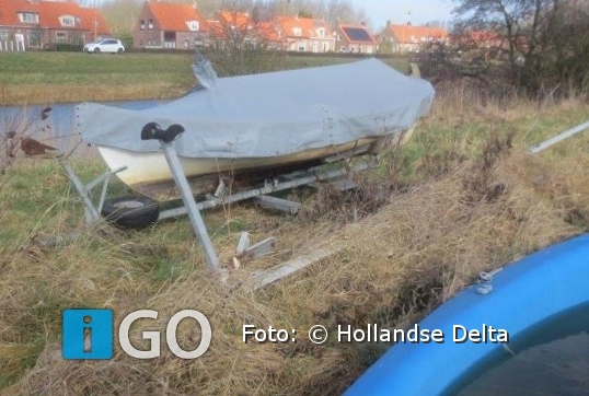 Verwijderen spookbootjes en oude trailers Havenkanaal Goedereede - iGO.nl Nieuws Goeree Overflakkee